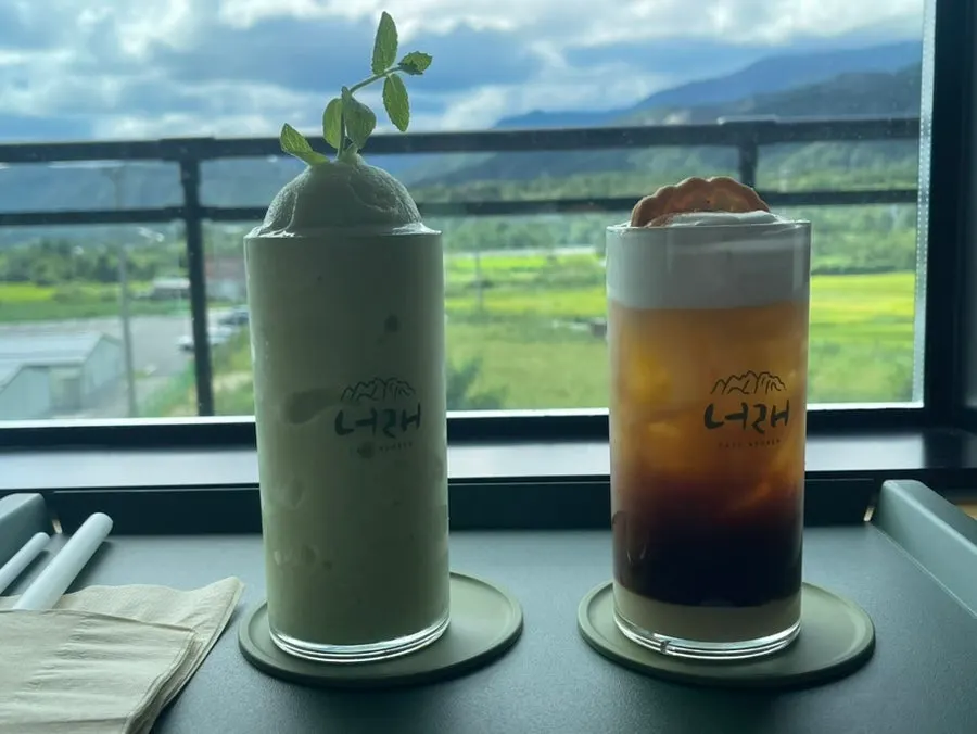카페너래 3층 창가 자리