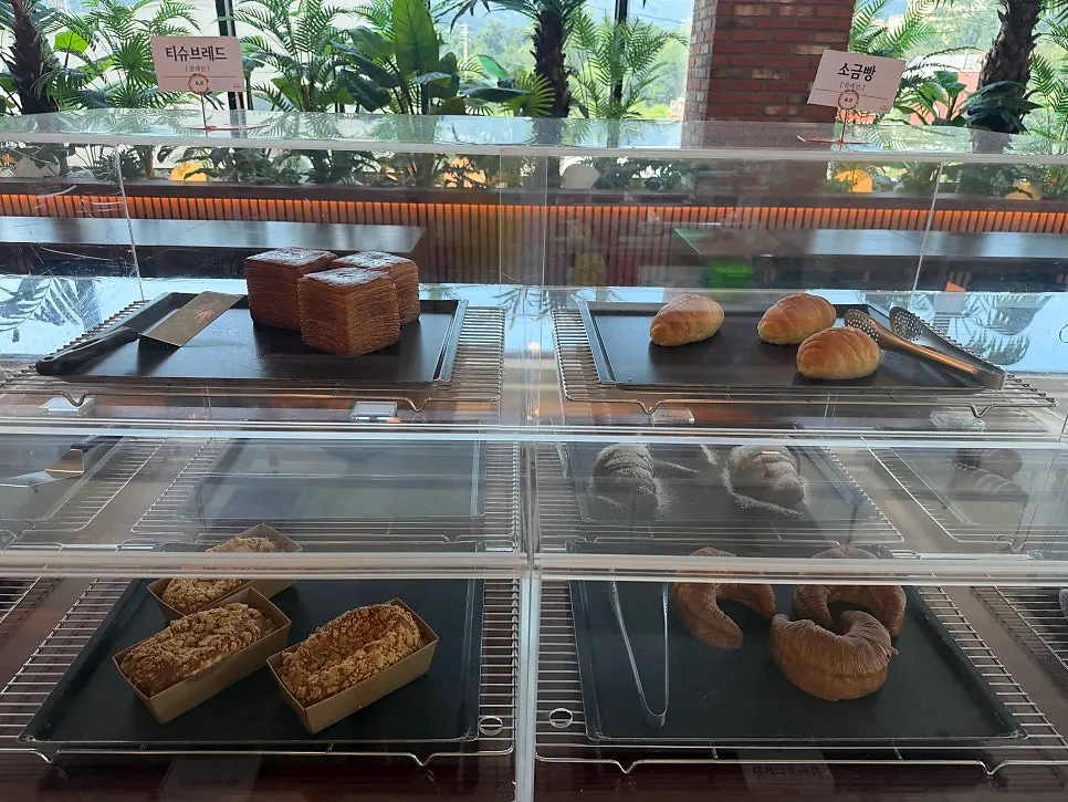 Cafe Neorae’s varied drink menu