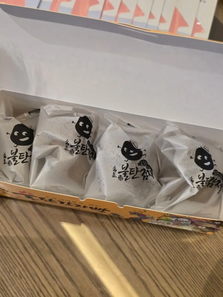 선물용으로 예쁘게 포장된 감자빵 박스