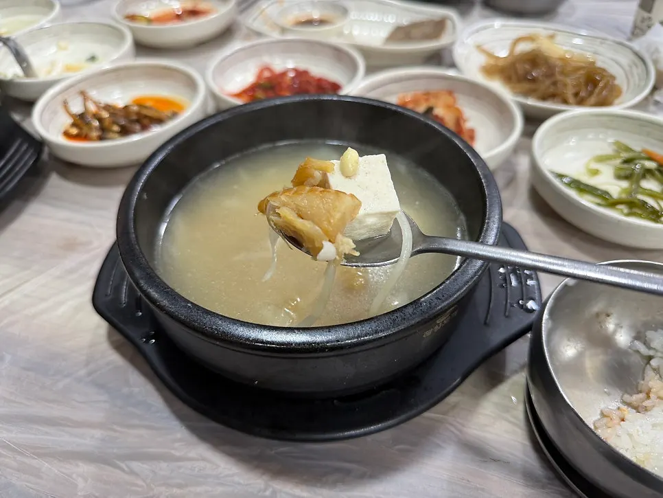 Hwangtae haejangguk eaten with rice