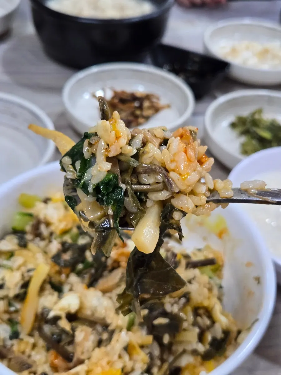 Sanchae bibimbap topped with various vegetables