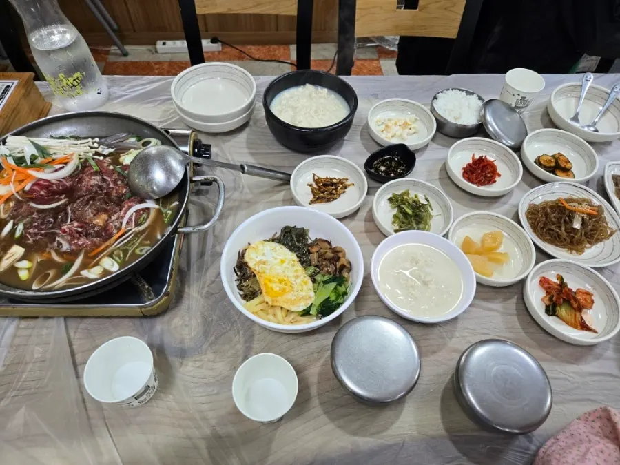 View of the Jinsol Halmeoni Sundubu dining room