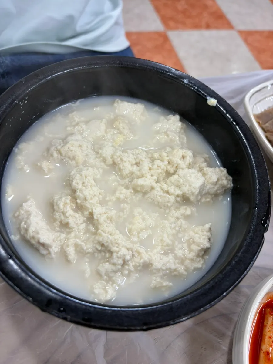 뽀얀 국물의 초당순두부 한 그릇