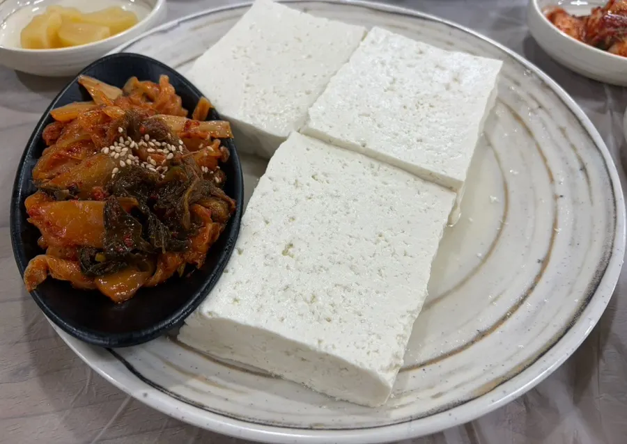 간장을 넣은 초당순두부