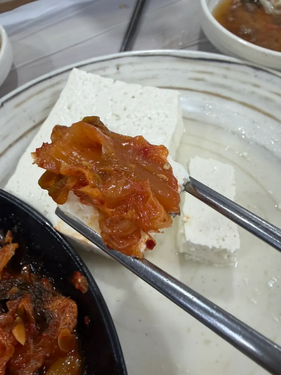 모두부와 함께 나온 볶음김치