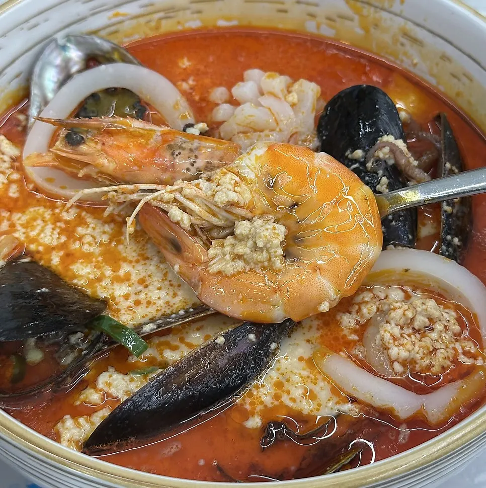 Spicy jjamppong broth with abalone