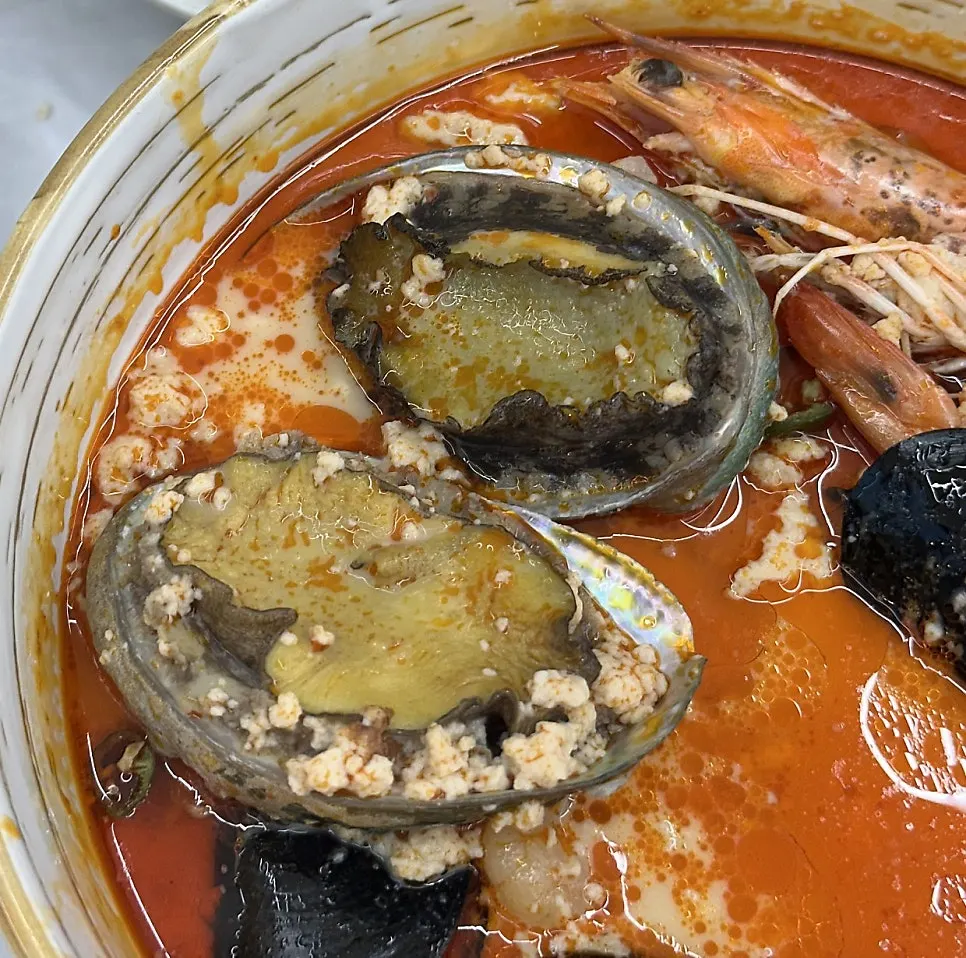 Jjamppong sundubu with shrimp and mussels visible