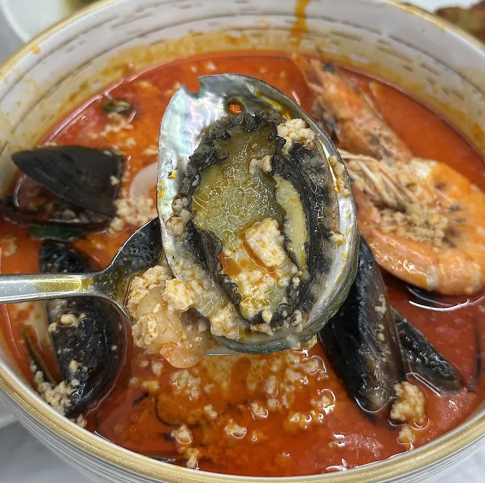 Close-up of the abalone jjamppong sundubu
