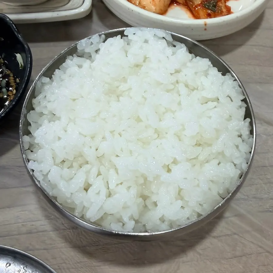 간장소스와 함께 나온 하얀 초당순두부