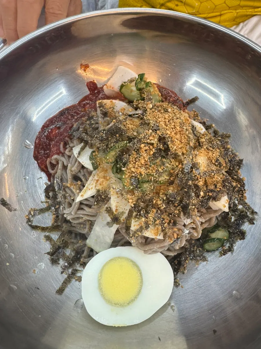 들기름메밀막국수 한 그릇 근접 사진