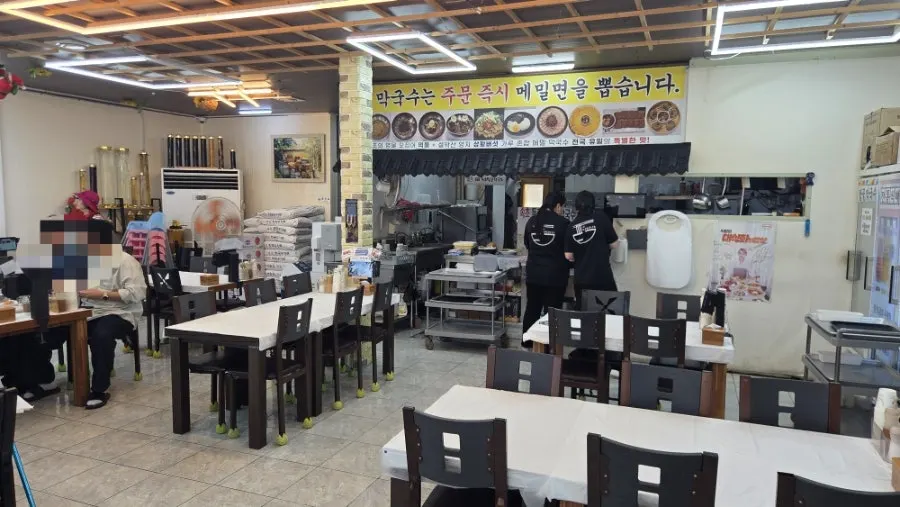 Indoor seating at Sokcho Topgol Makguksu Main Branch