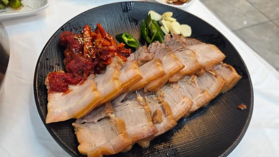 A plate of solo suyuk