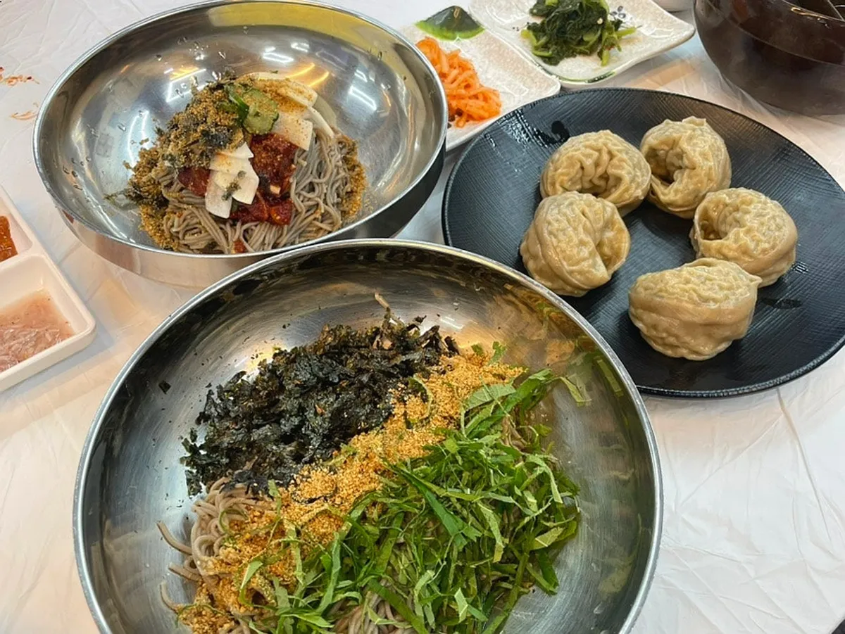 Full spread with perilla oil makguksu, suyuk, and king mandu