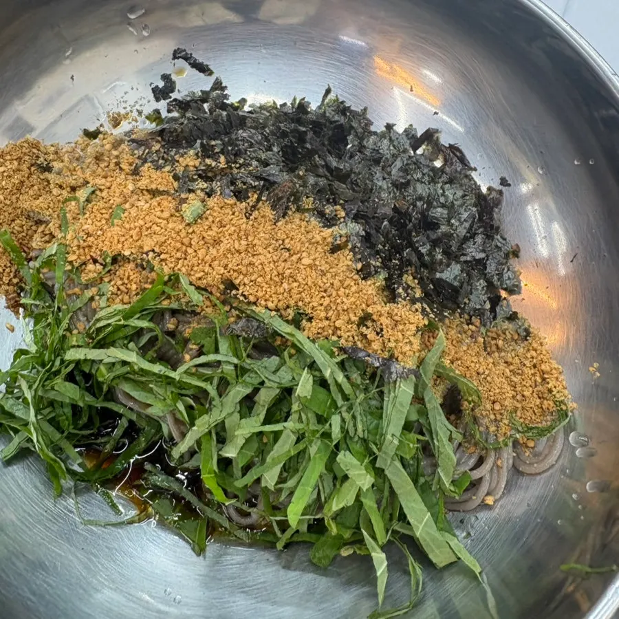Deulmemak with dongchimi broth added