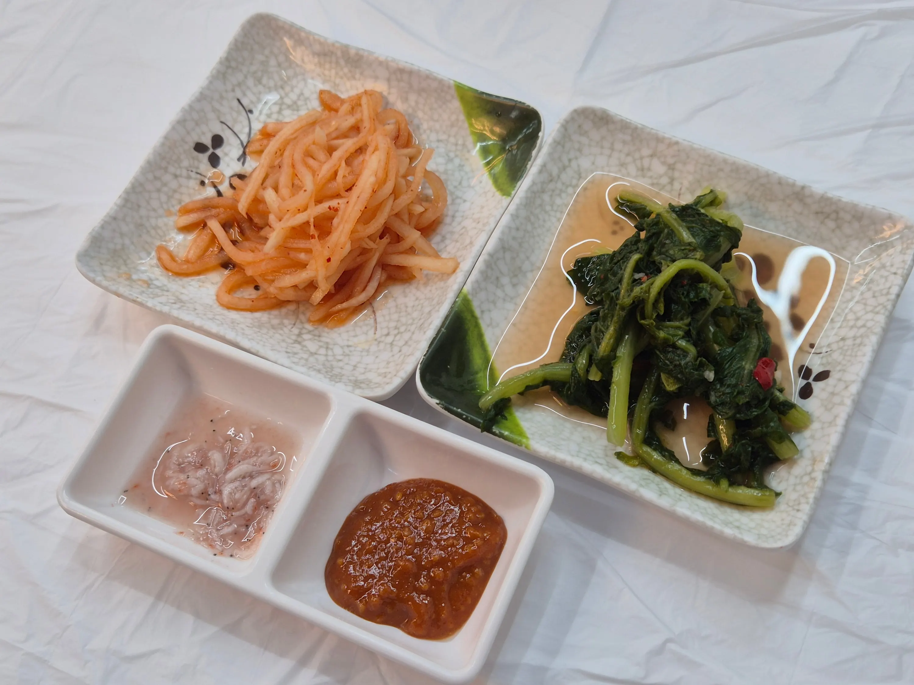 A plate of solo-size suyuk