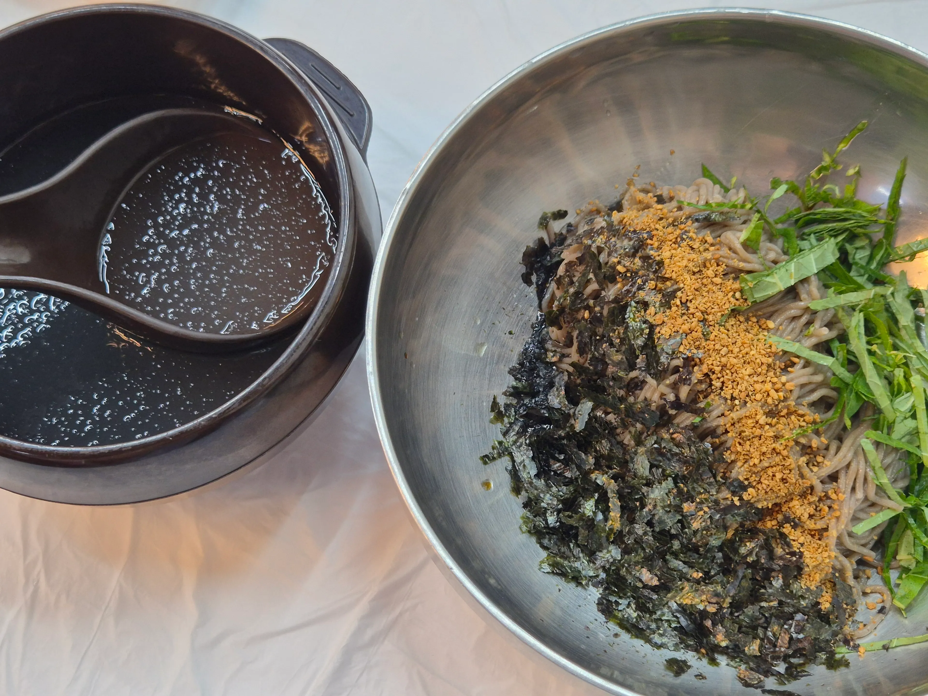 Close-up of the mixed deulmemak noodles