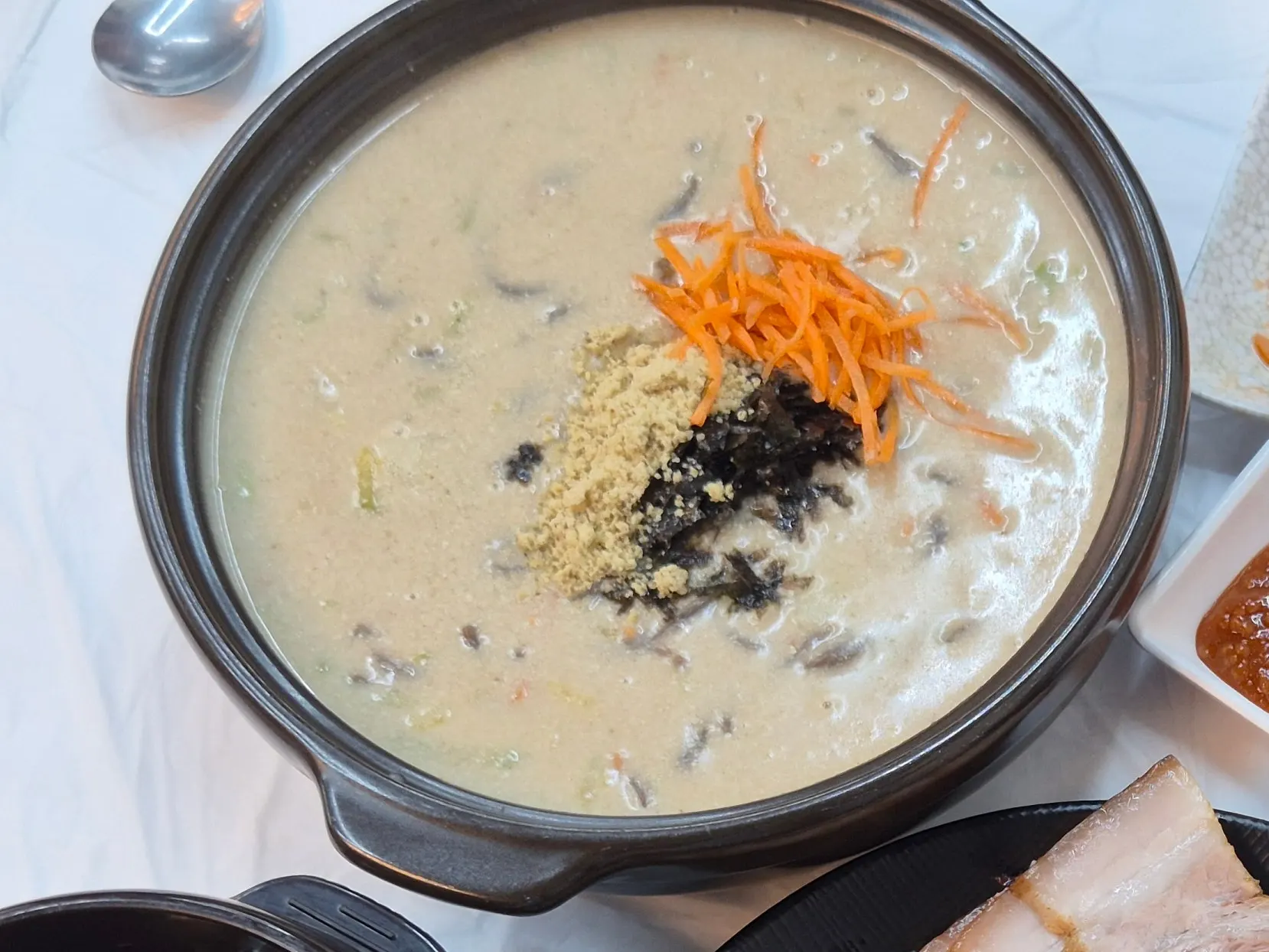 Perilla kalguksu with rich broth