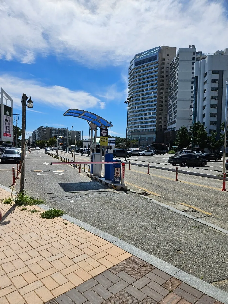 View of Sokcho Beach's No. 1 public parking lot