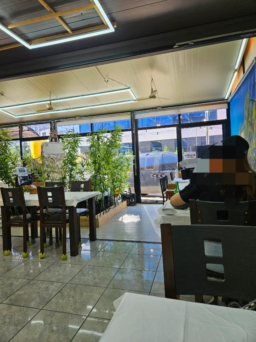 Table layout in the dining hall