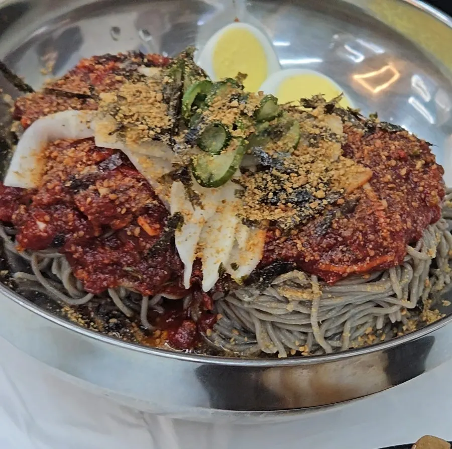Gyubbaegi (large) buckwheat makguksu with an extra bundle of noodles