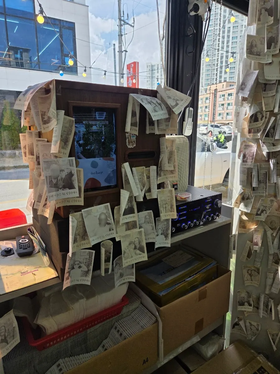 Free photo machine in the waiting area