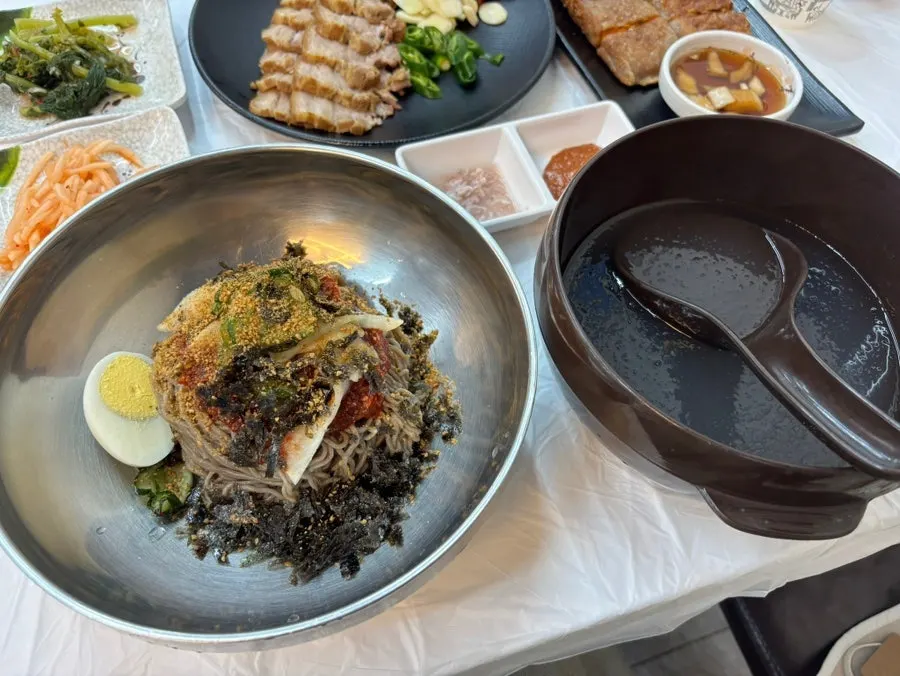 Close-up of the perilla oil buckwheat noodles