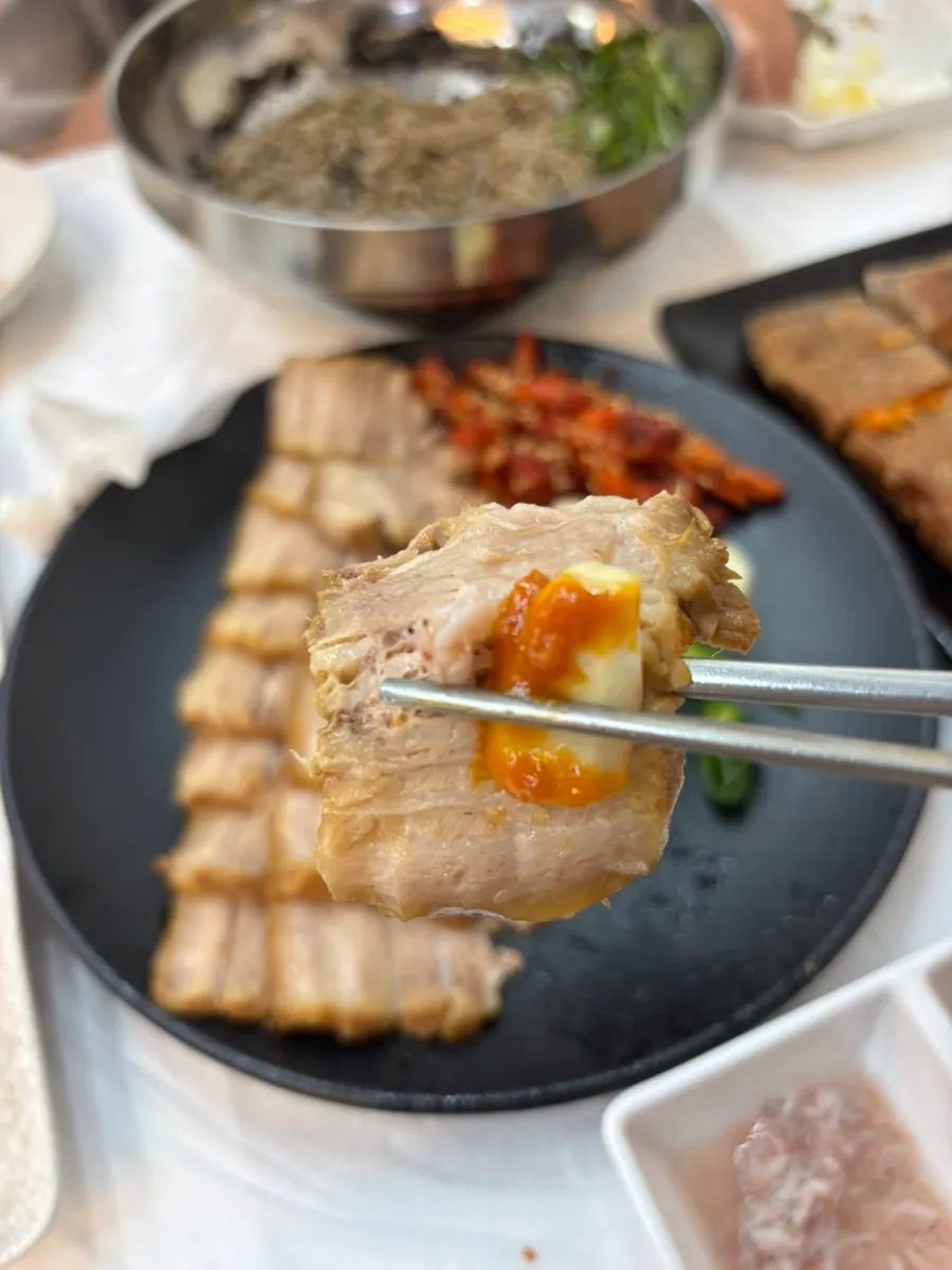 A plate of solo-size suyuk