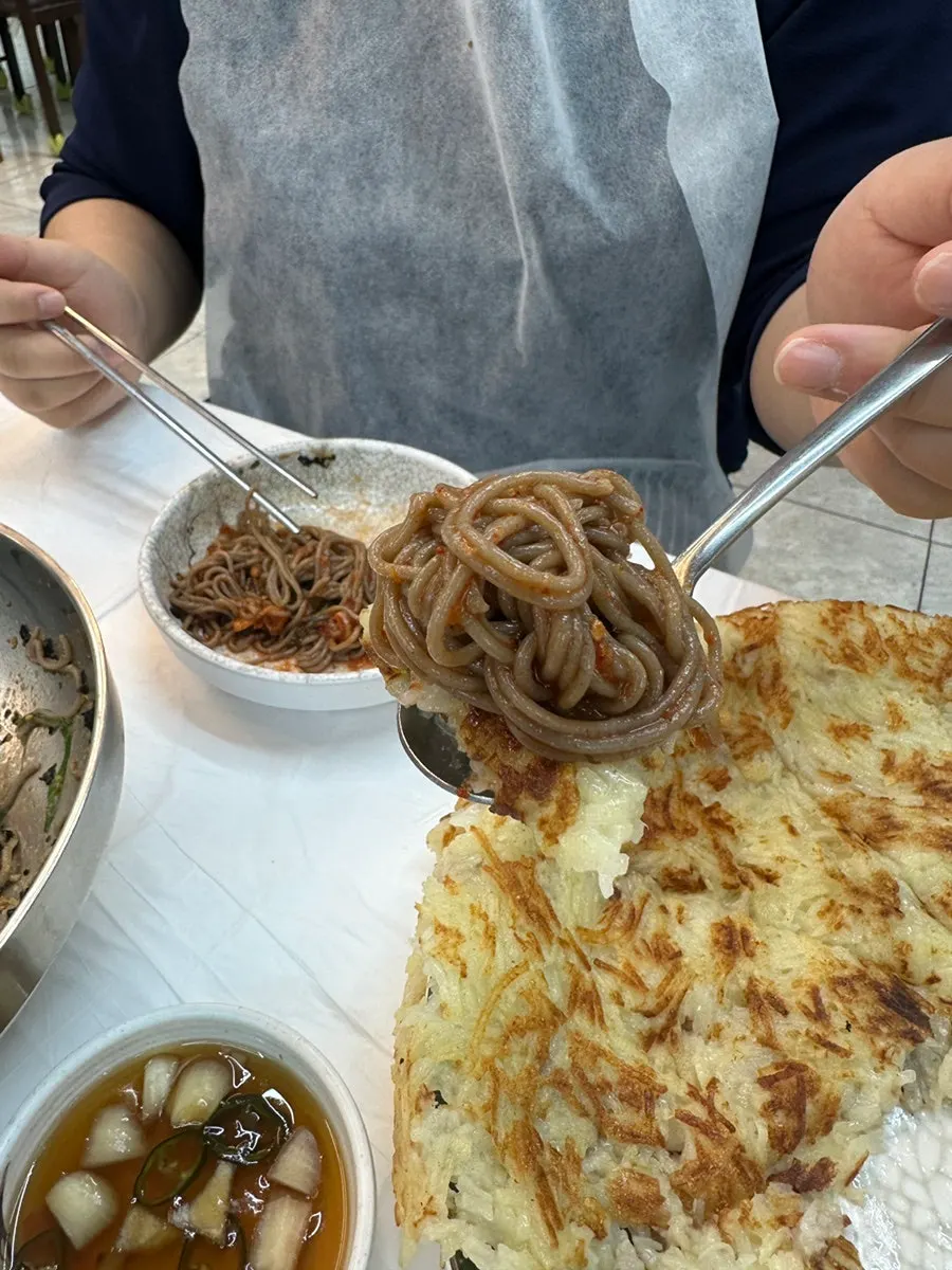 Buckwheat makguksu mixed with sauce