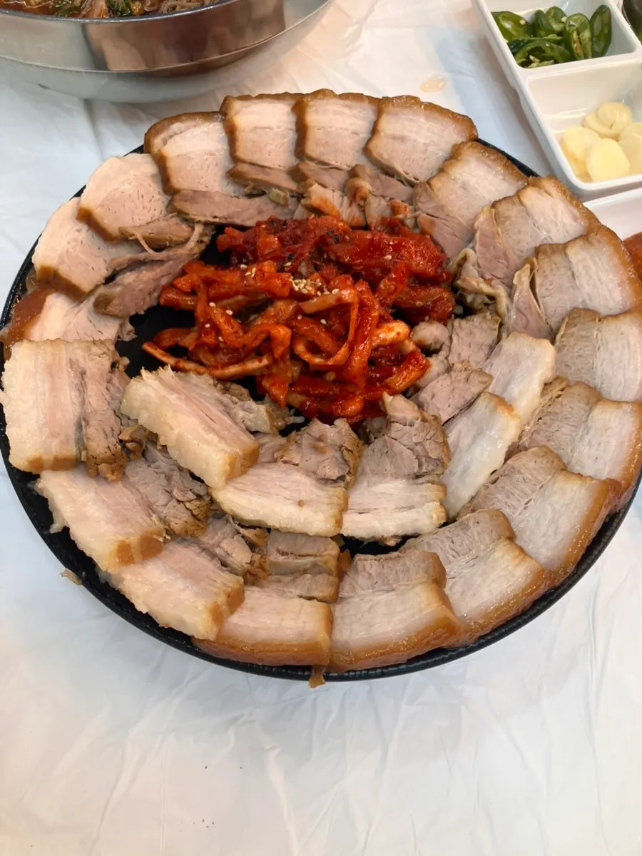 A plate of tender boiled suyuk