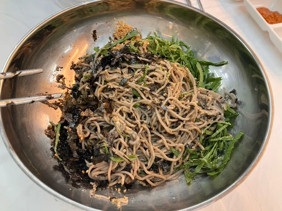 Perilla oil noodles topped with perilla leaf and seaweed flakes