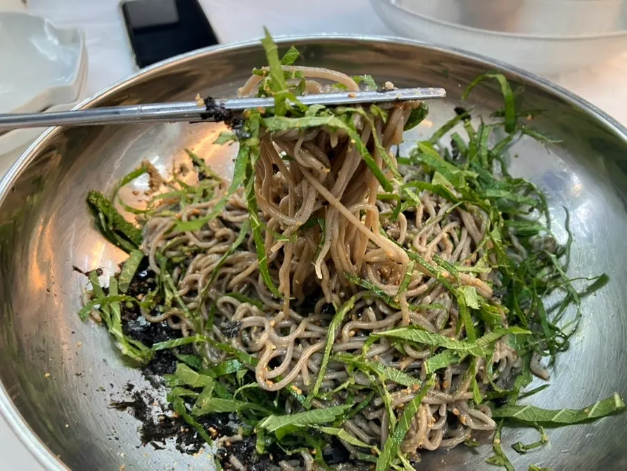Perilla oil buckwheat noodles mixed and ready to eat