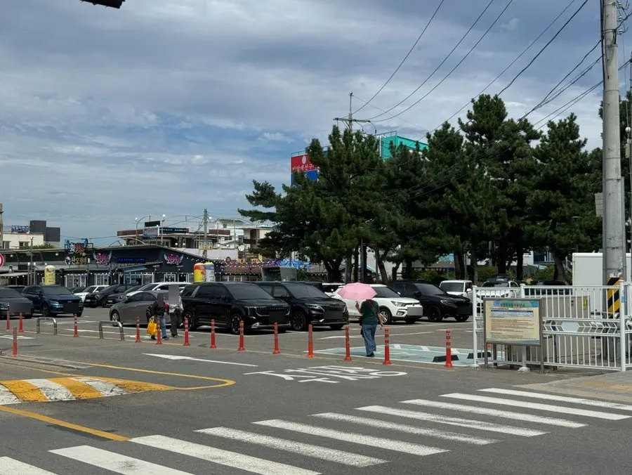 Walking route to Sokcho Topgol Makguksu near Sokcho Beach