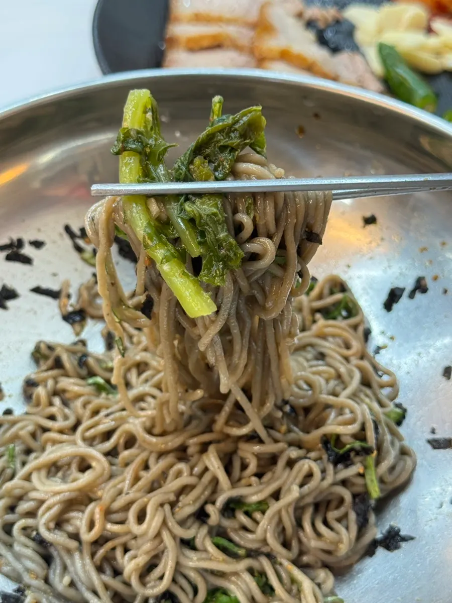 A chopstick-full of mixed deulmemak