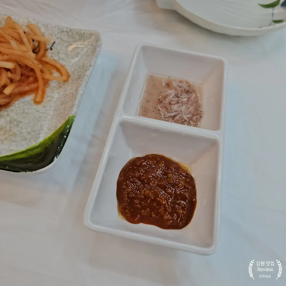 수육 메뉴가 표시된 메뉴판