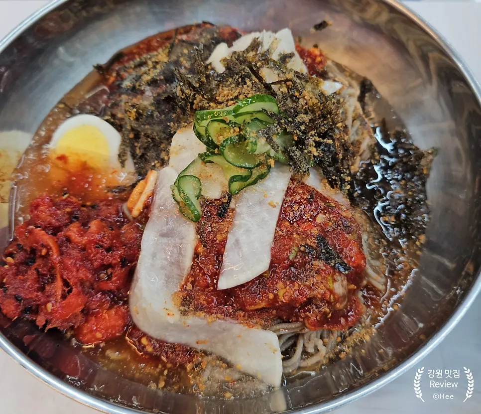 명태회가 올라간 속초명태회막국수