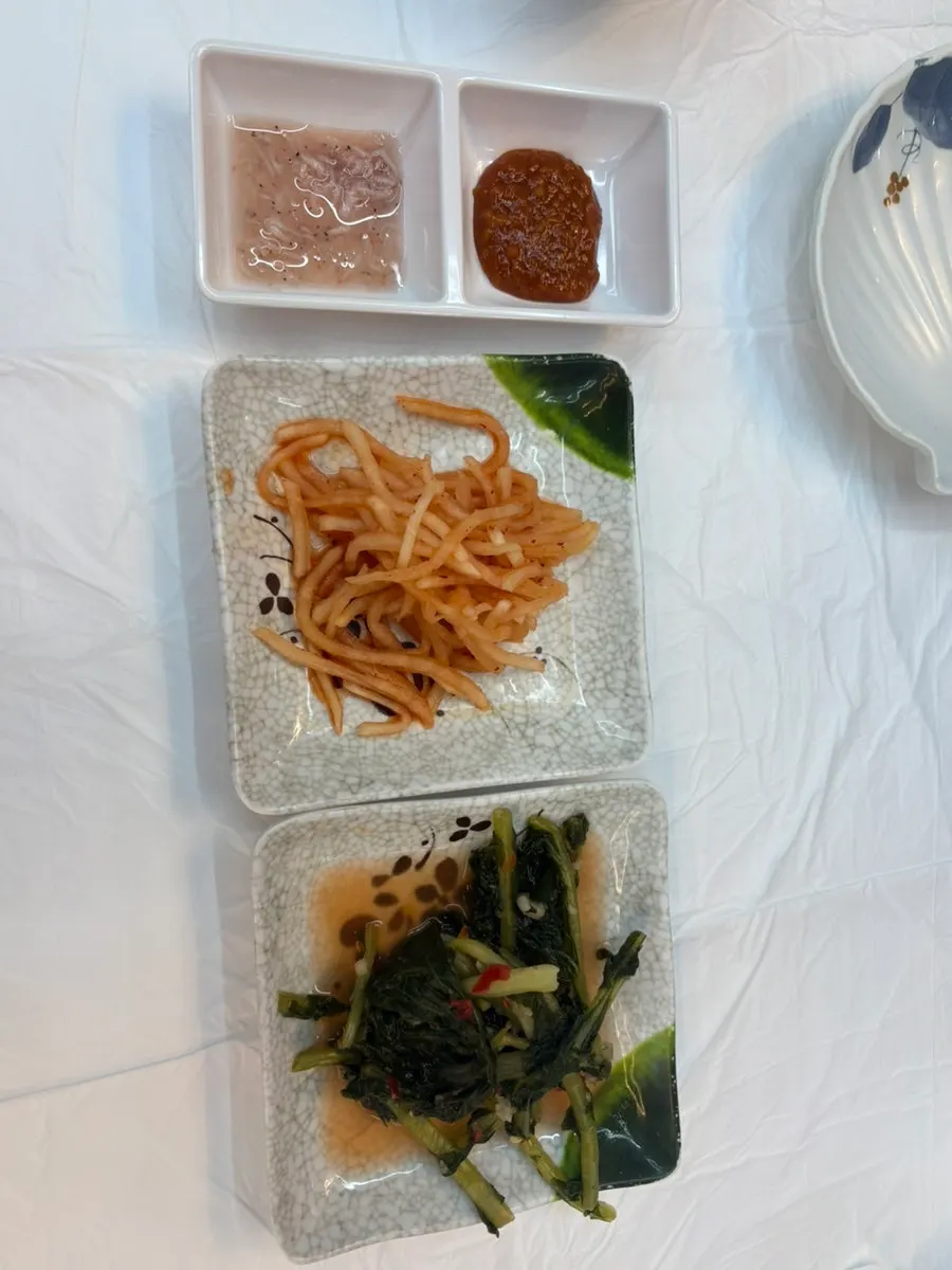 Basic side dishes: mu-saengchae, yeolmu, salted shrimp, ssamjang