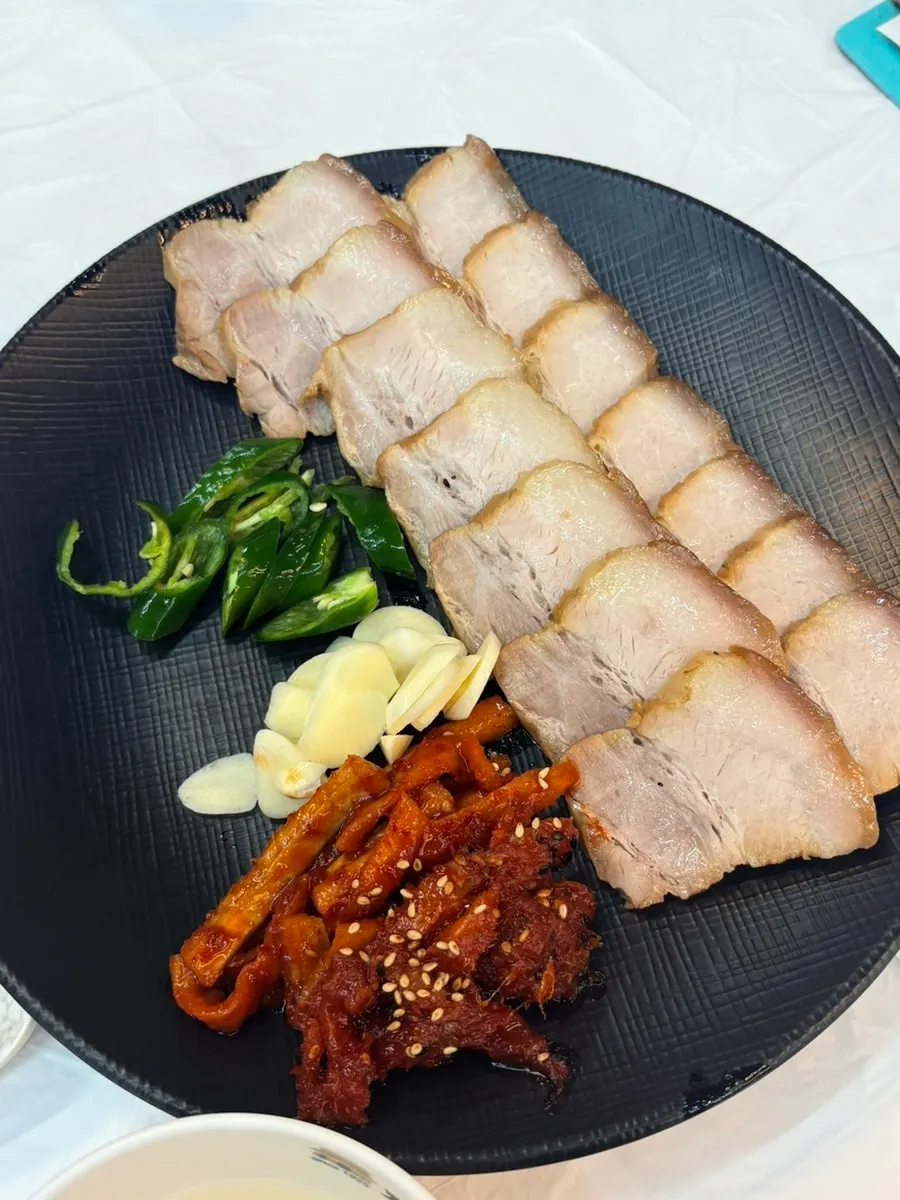 A plate of solo-size suyuk