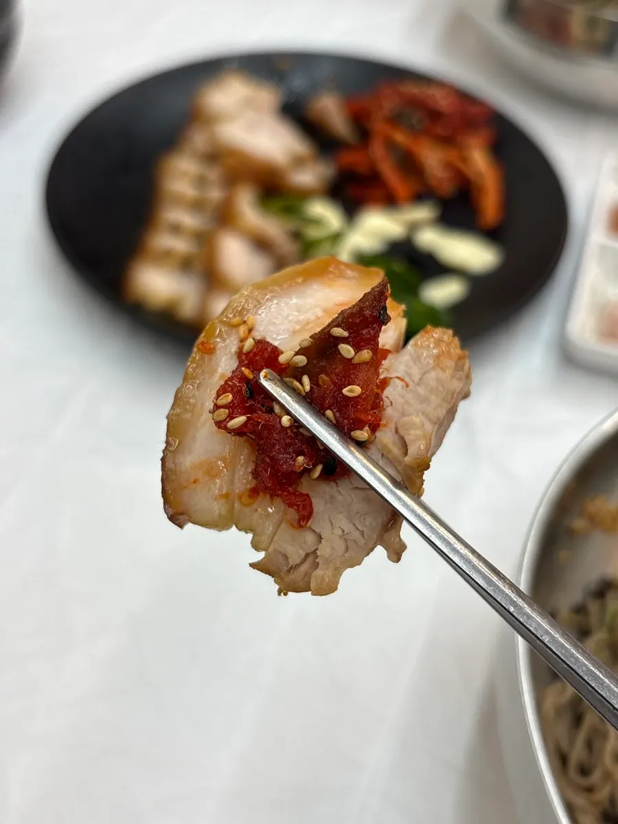 A bite combining suyuk and deulmemak together