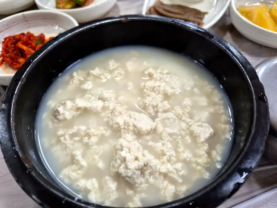 Sokcho Chodang sundubu in an earthenware pot