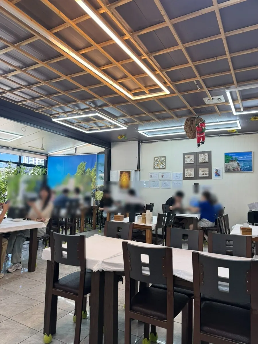 Interior of Sokcho Topgol Makguksu Main Branch with plenty of seating