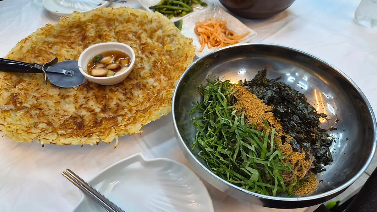 Exterior of Sokcho Topgol Makguksu Main Branch discovered during an evening walk