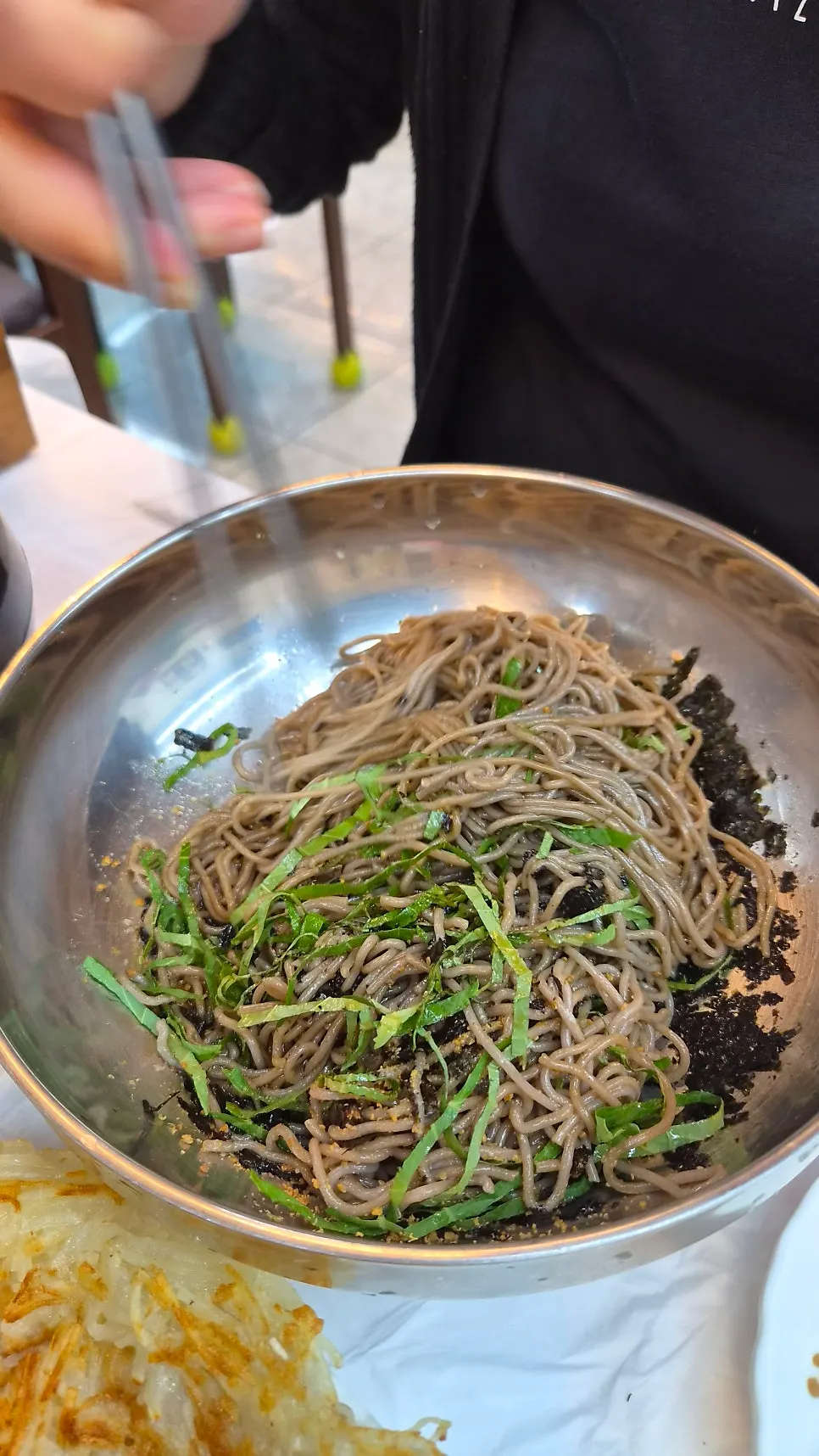 A bowl of perilla oil buckwheat makguksu (deulmemak)