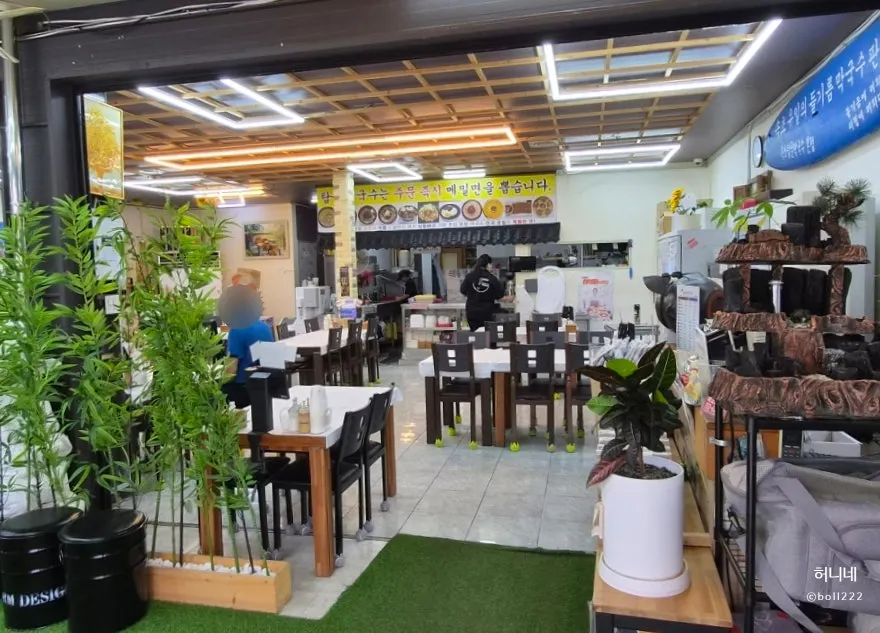 View around the entrance of Sokcho Topgol Makguksu Main Branch