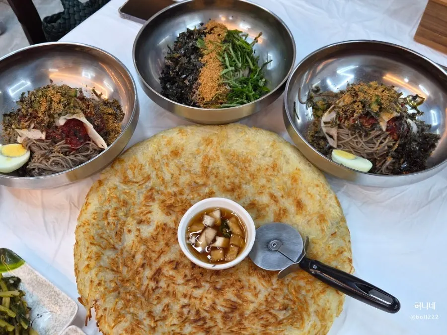 Table with makguksu and side dishes