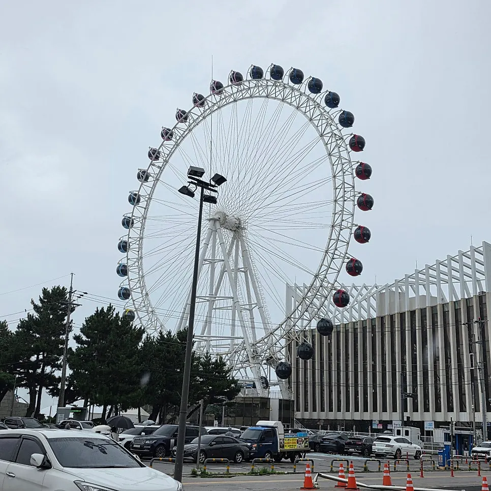 Sokcho-I ที่มองเห็นหน้าร้านหลังทานอาหารเสร็จ