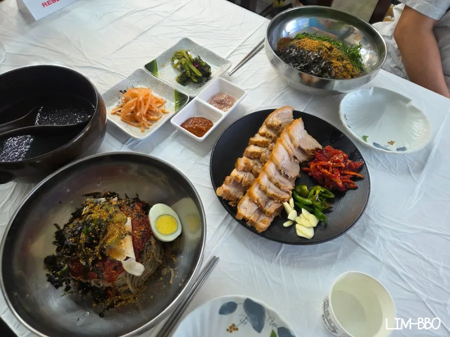 비빔 막국수와 상차림