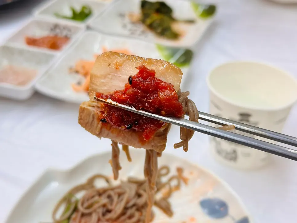 A piece of suyuk with well-balanced lean meat and fat