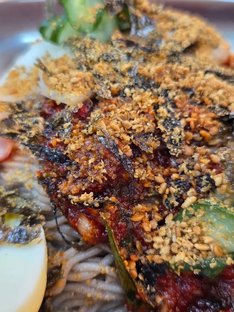 비빔 메밀막국수 한 그릇
