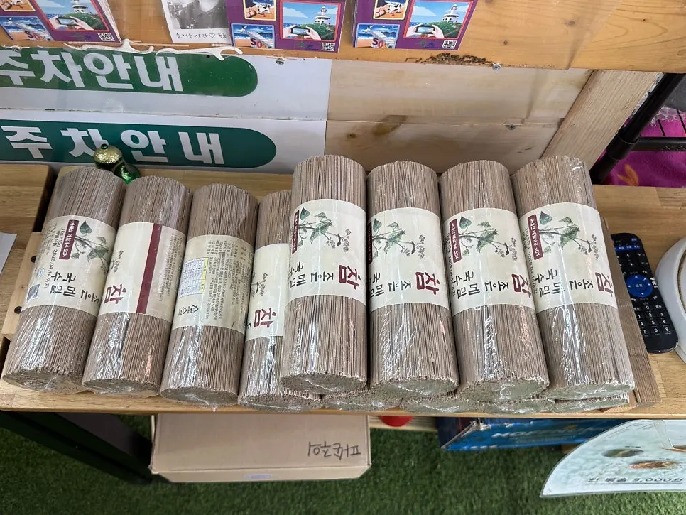 카운터 앞 메밀면 판매대