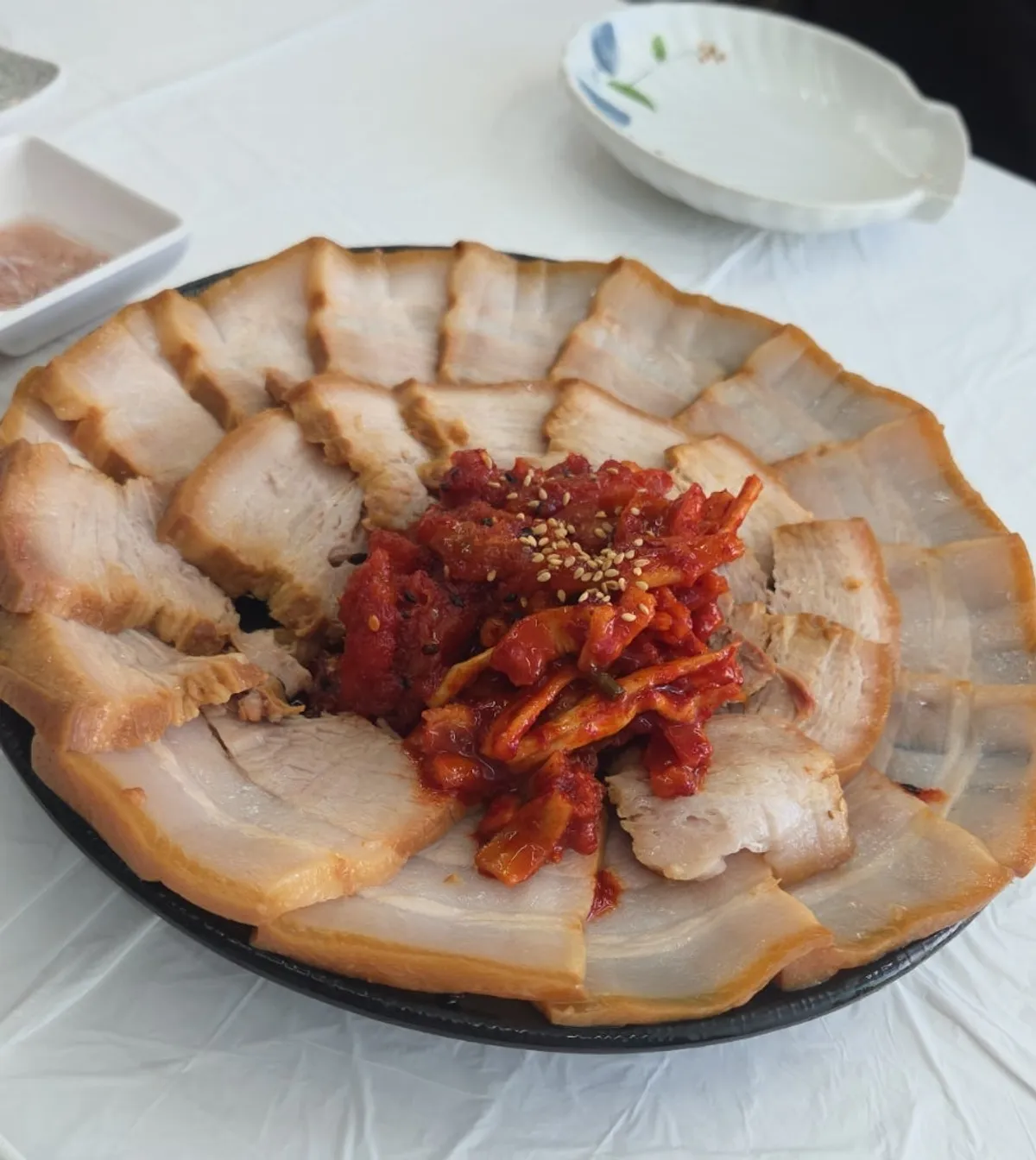 A plate of large-size suyuk